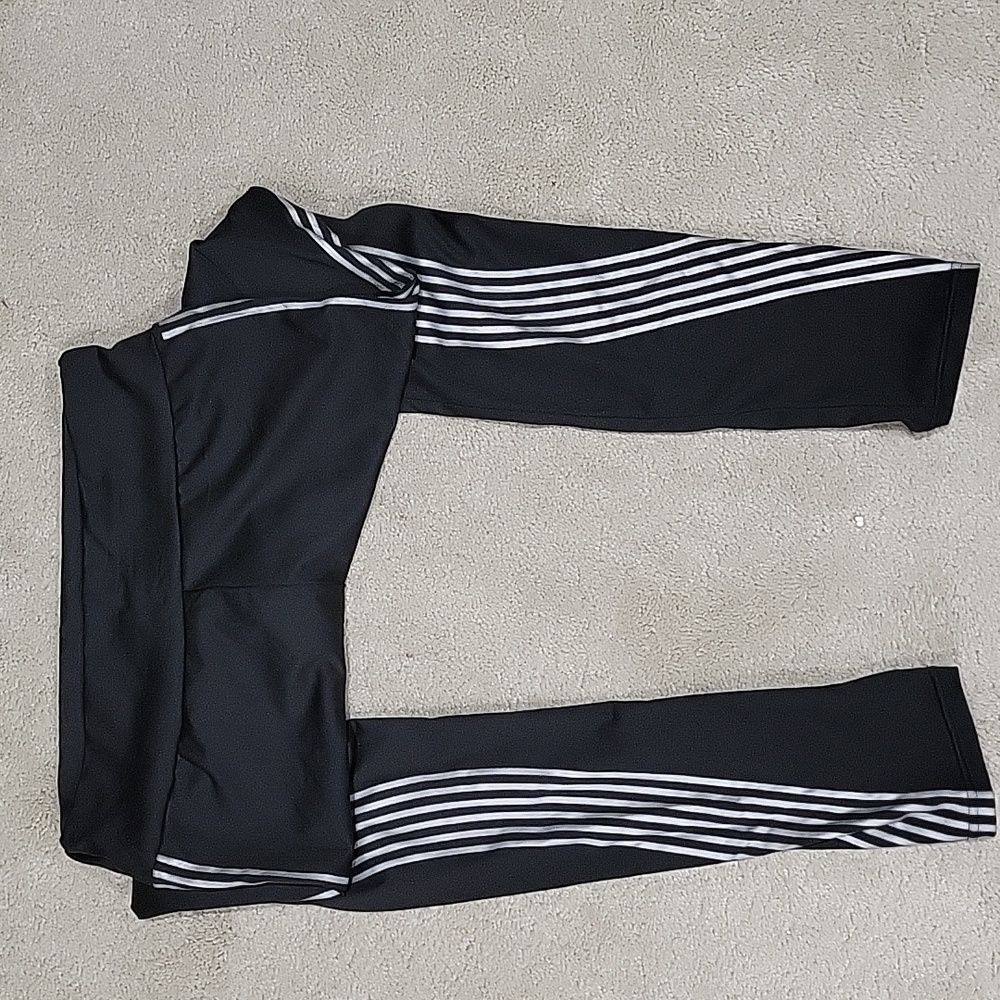 Black leggings with reflective legs